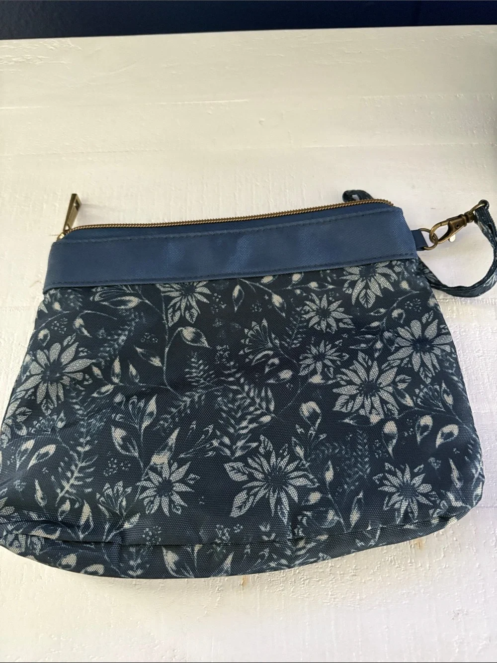 Travelon wristlet blue